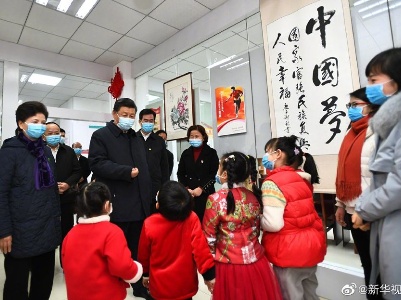 习近平在贵阳考察超市和社区