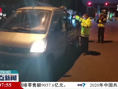 赣州宁都：货车非法满载煤气罐上路 交警及时查处去隐患