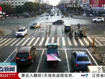 上饶：老人骑车摔倒昏厥  民警紧急救人