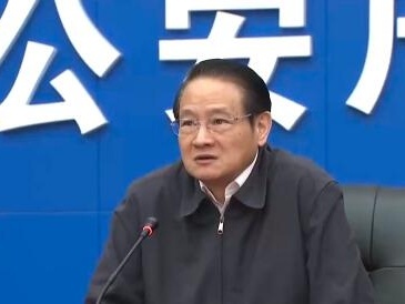 感谢大家的坚守付出 致以美好的新春祝福 易炼红走访慰问坚守工作一线干部职工 