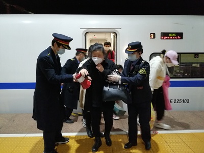 温馨春运行 铁路见真情