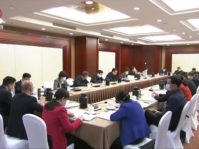 【犇向新征程·两会头条号】江西代表团举行小组会议 刘奇易炼红出席