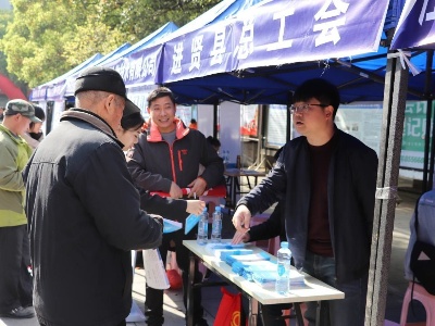 进贤县总工会开展“转作风优环境”春风行动专场招聘会