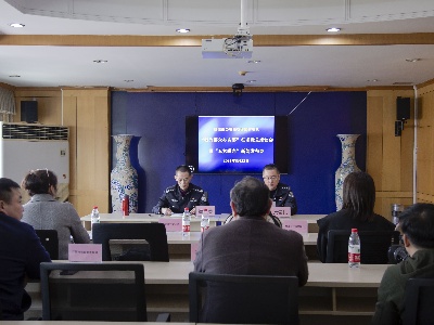 鹰潭市公安局交通警察支队召开“我为群众办实事”征求意见座谈会