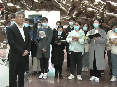 【奋斗百年路 启航新征程·学党史 悟思想 办实事 开新局】在军旗升旗的地方聆听特殊的党课