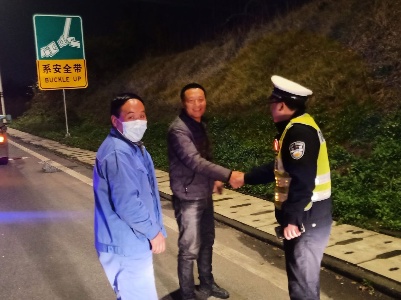 被同伴“遗弃”？山东一男子在九江高速闹乌龙