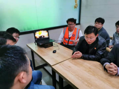 党史学习进工地  学用结合出新知