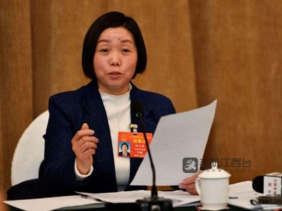 全国人大代表许小英：放宽工伤保险年龄限制 保障退休再就业老人权益