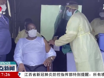 津巴布韦总统姆南加古瓦接种中国疫苗
