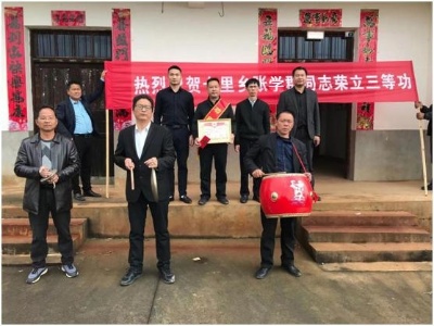 立功送喜报 尊崇暖人心——七里乡开展送立功喜报活动