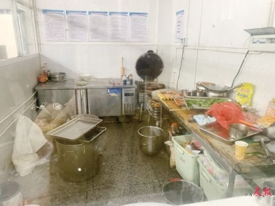 江西赣江技工学校食堂卫生堪忧 后厨生熟食混放、面点间脏乱