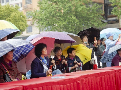 鹰潭市月湖区举行“学党史、念党恩、唱党歌、跟党走”文艺演出活动