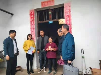 民和镇白果村：爱心企业走访慰问脱贫户