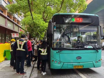 清明假期首日 江西各地迎来出行高峰