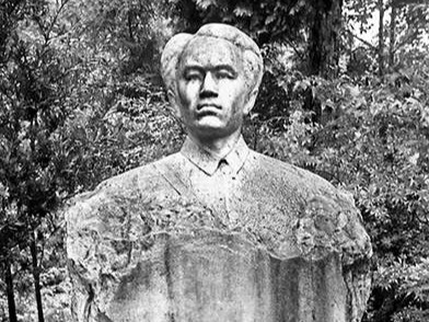 井冈山上铸忠魂
