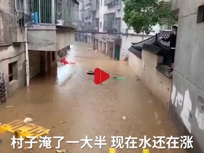 江西南昌：强降雨引发内涝 消防紧急营救转移受困群众20人