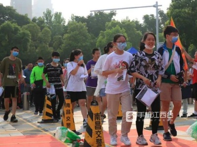 南昌中招公办民办同步进行 城区高中设置5个批次24个志愿