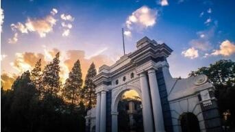 @当代中国青年，“与新时代同向同行”