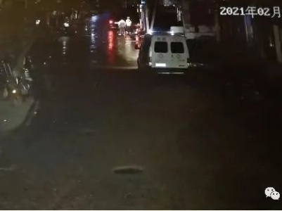 一男子撞人逃逸，事后返回现场上演“救人”戏码被民警识破