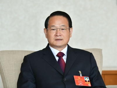 省政府召开第六十六常务会议 易炼红主持