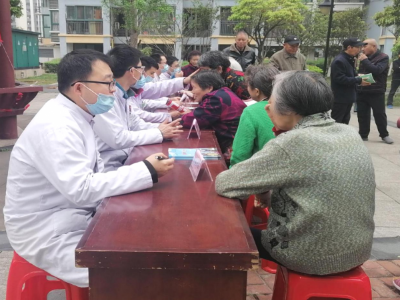 吉安市庐陵新区义诊进小区 服务暖人心
