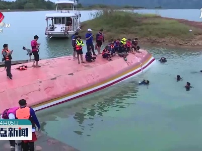 老挝首都附近旅游区翻船事故致8人死亡