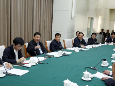 百年瞬间丨习近平同全国劳动模范代表座谈