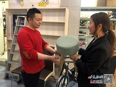九江一快递店老板“收留”居民捐赠物品 有需要的居民可免费使用