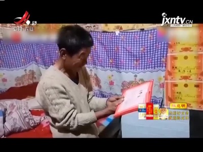 【女儿：所有努力都值了】山东：不识字父亲捧女儿证书反复观看 满脸开心感动网友