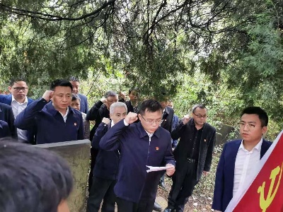 ​泉岭乡组织“红色领航学党史 文明祭祀忆先烈”文明祭扫活动