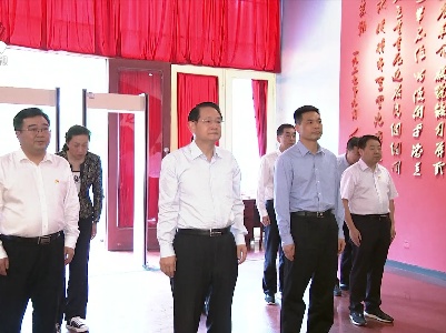 易炼红在修水县调研时强调 从红色历史中汲取强大奋进力量 努力在推进乡村振兴上作示范走前列