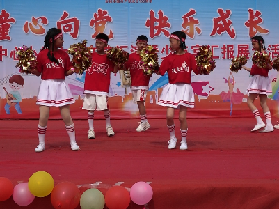 童心飞扬 丰城隍城中心小学欢歌载舞庆六一