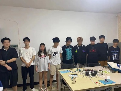 赣州警方突袭多个电信诈骗窝点 现场直接抓走大批男女