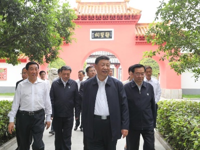 鉴往知来——跟着总书记学历史｜医圣祠里观古今