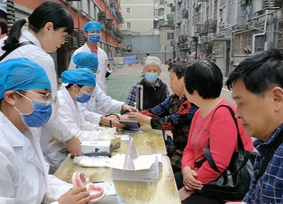 “柯建春口腔”义诊进社区 惠民服务举措暖人心