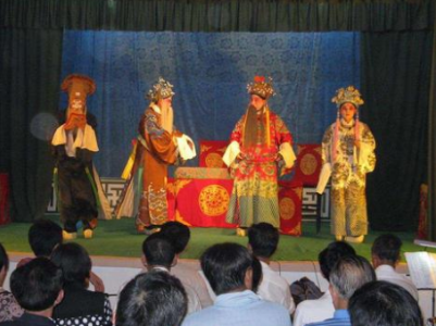 庐山市举办西河戏展演活动庆“五一”