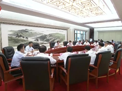 省政府召开党组会议 认真学习贯彻习近平总书记重要讲话精神 易炼红主持