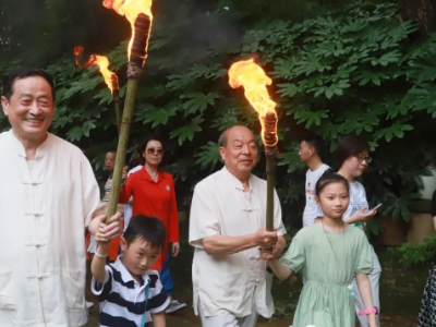 古窑：非遗“点亮”六一  萌娃近距离体验陶瓷魅力