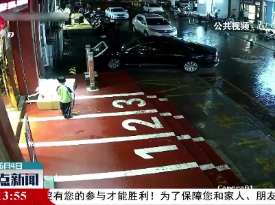 九江：男童玩打火机引燃杂物
