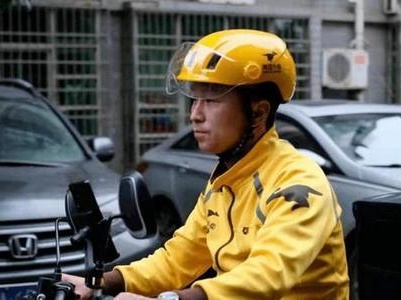 从银行高管到外卖小哥，“人生坠落”还是重新来过？