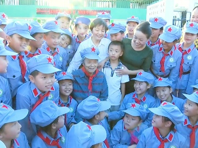 13所红军小学同唱《唱支山歌给党听》