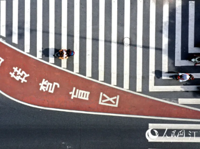 南昌多个路口出现了“右转弯盲区” 防控交通事故发生