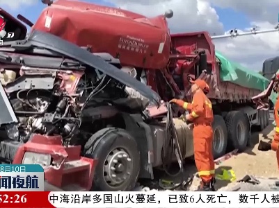 新余：司机被困 救护人员手举输液架