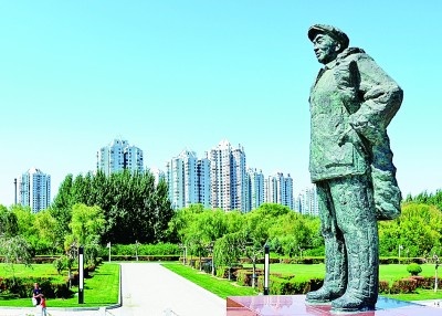 铁一般的标杆 火一样的旗帜