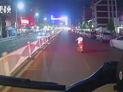 南昌：电动车路中骑行无视鸣笛 一路阻挡出警消防车