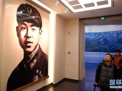 奋斗百年路 启航新征程·中国共产党人的精神谱系｜做一颗永不生锈的螺丝钉——雷锋精神述评
