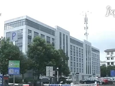 【聚焦“放管服”改革 曝光“怕慢假庸散”】赣州崇义：政务大楼院内立体停车场成“摆设” 群众停车遇难题