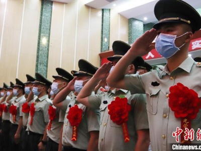 一身戎装，一生荣光：今天，他们向武警部队旗告别