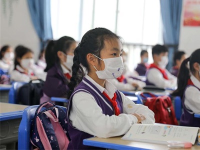 南昌公布秋季开学收费项目及标准 严禁收取与入学挂钩的捐资助学款