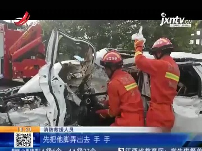 【救在现场】宜春：惨烈车祸！车头被“削”一半